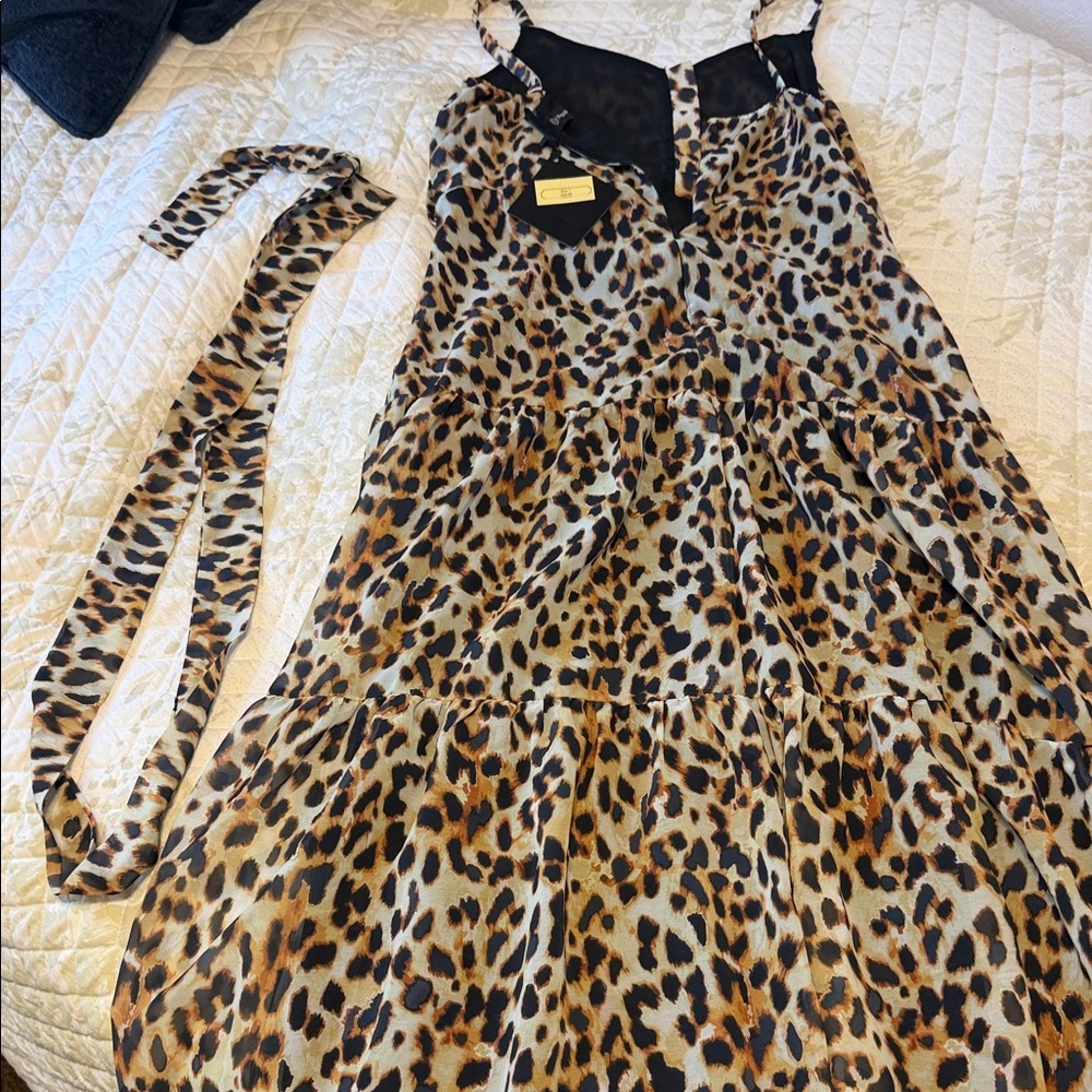 Chic Leopard Print Mini Dress